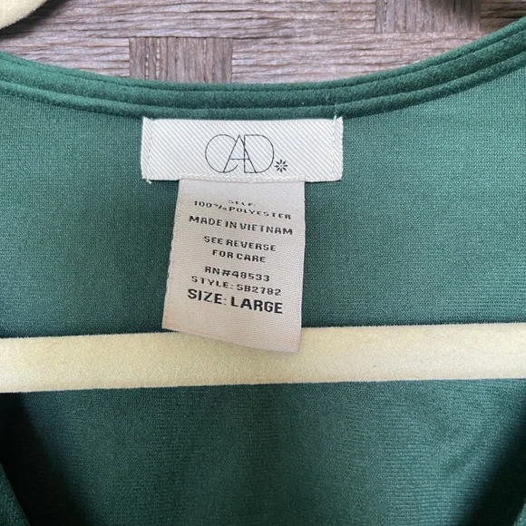 Emerald Velvet Wrap Top with Embroidered Rose – Size Large - Picture 4 of 7